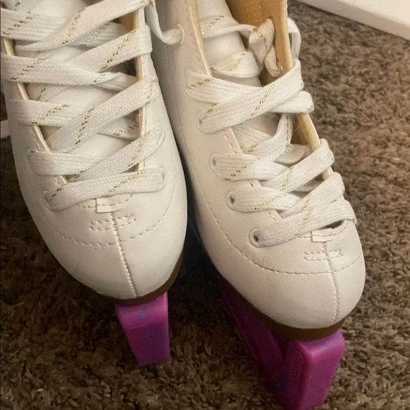 White DBX Shapened Ice Skates with Purple Blade Guards - Picture 2 of 2